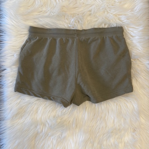 2 pairs of lounge shorts with pockets - Picture 4 of 7